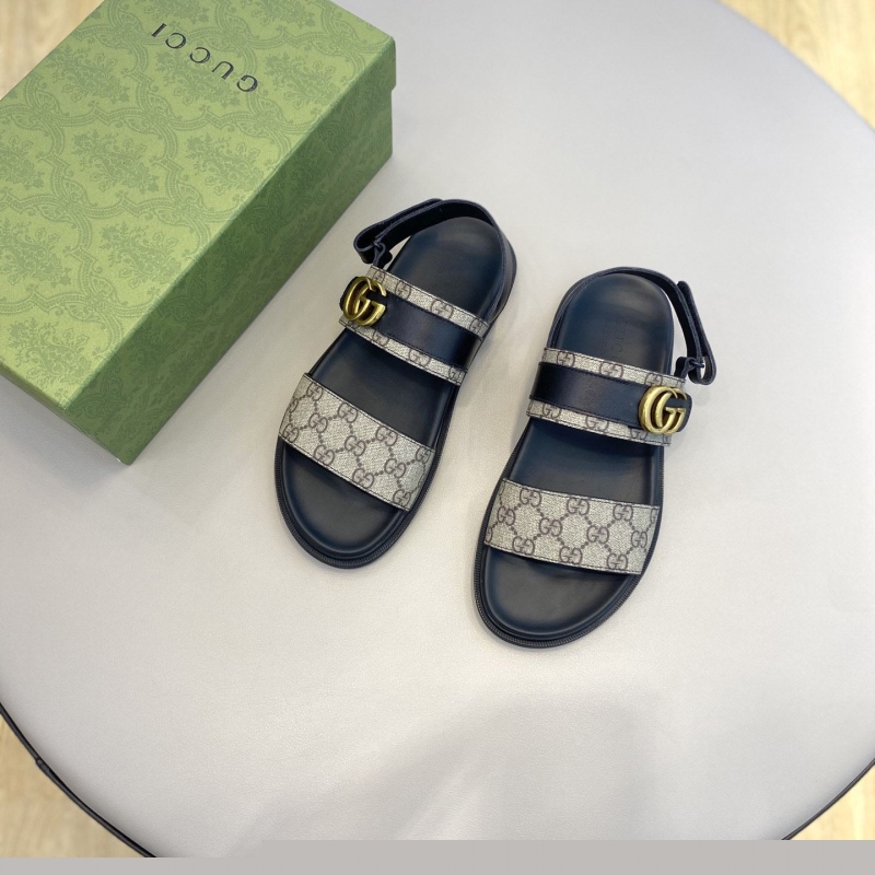 G*u*i slippers
